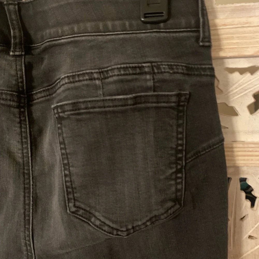 Torrid Premium Black Skinny Distressed Jean; Size: 10 Regular - Picture 7 of 7